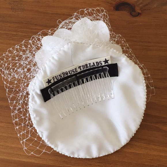 White lace bridal fascinator - Picture 8 of 8